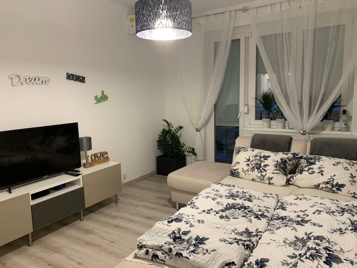 Apartamento Origo Győr Exterior foto