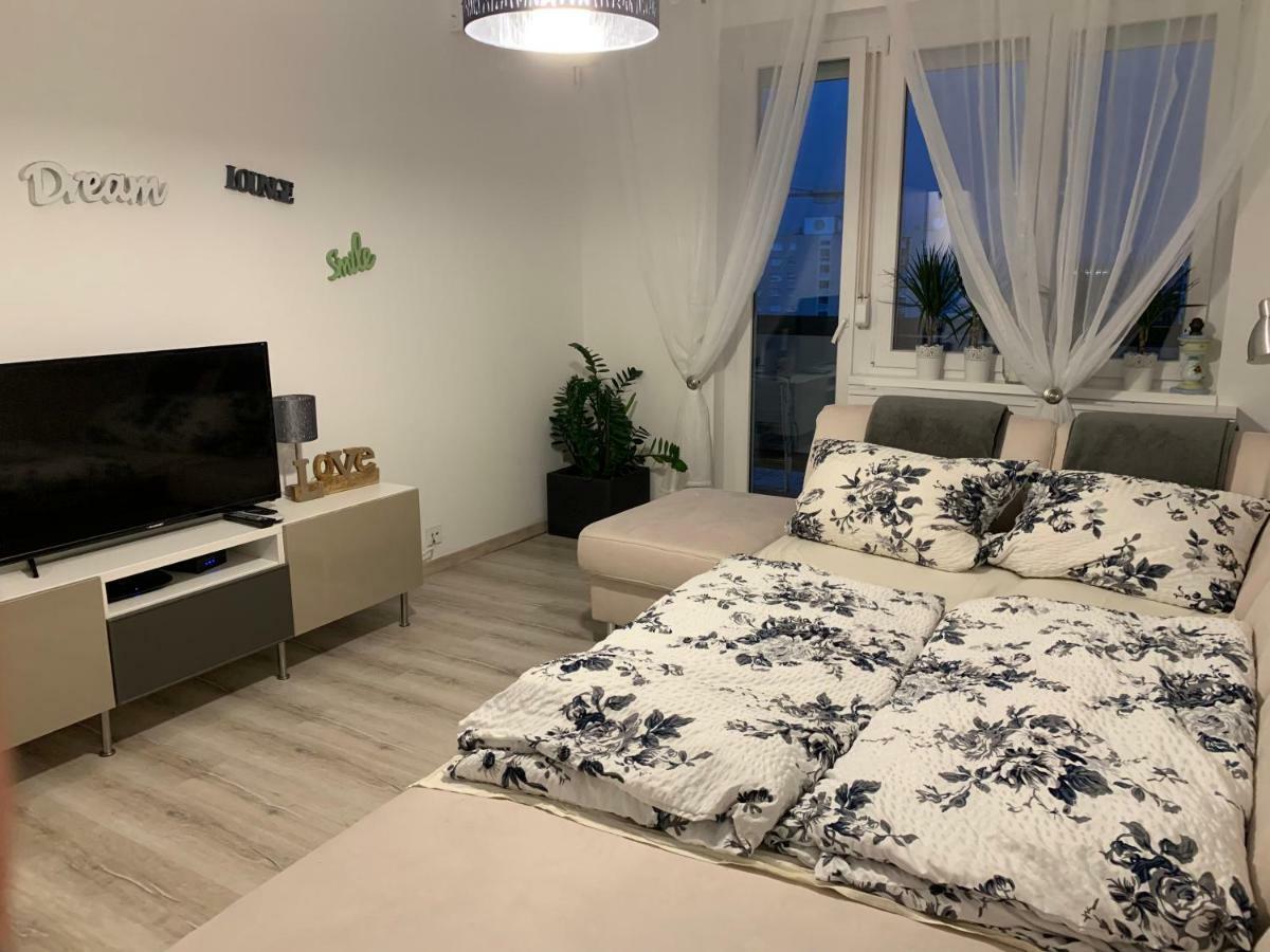 Apartamento Origo Győr Exterior foto
